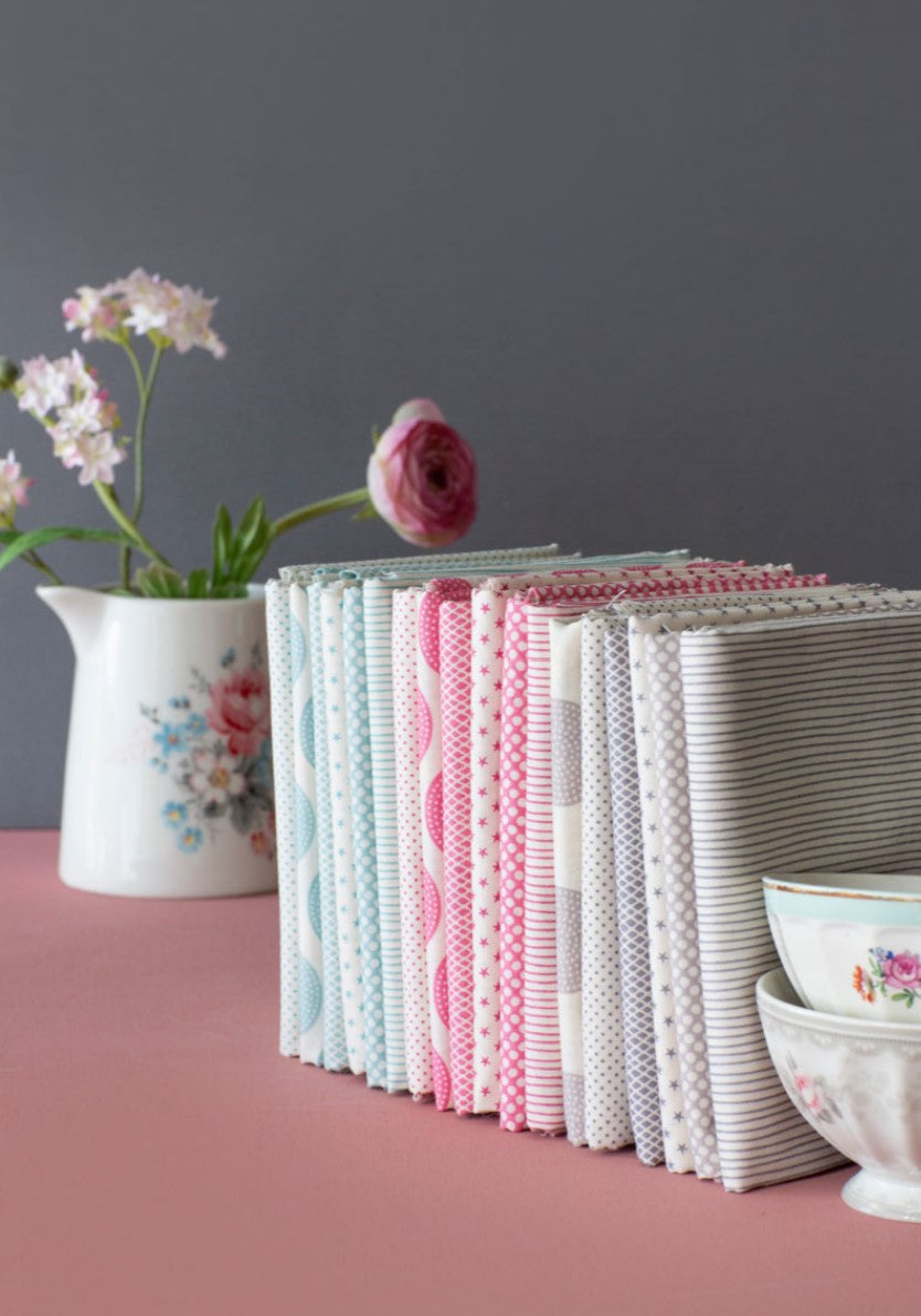 Fabric Fat Quarters Classic Basics: 50 x 55cm Pink (Bundle of 6)